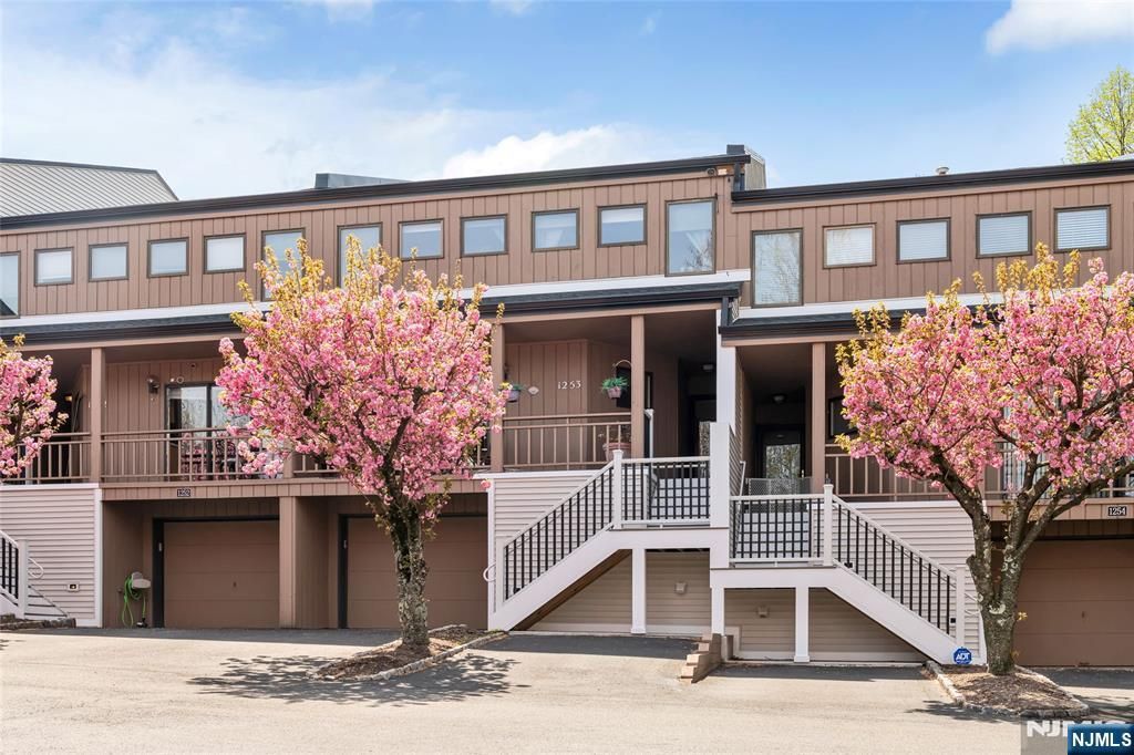 1253 Stephanie Drive, North Caldwell, NJ 07006