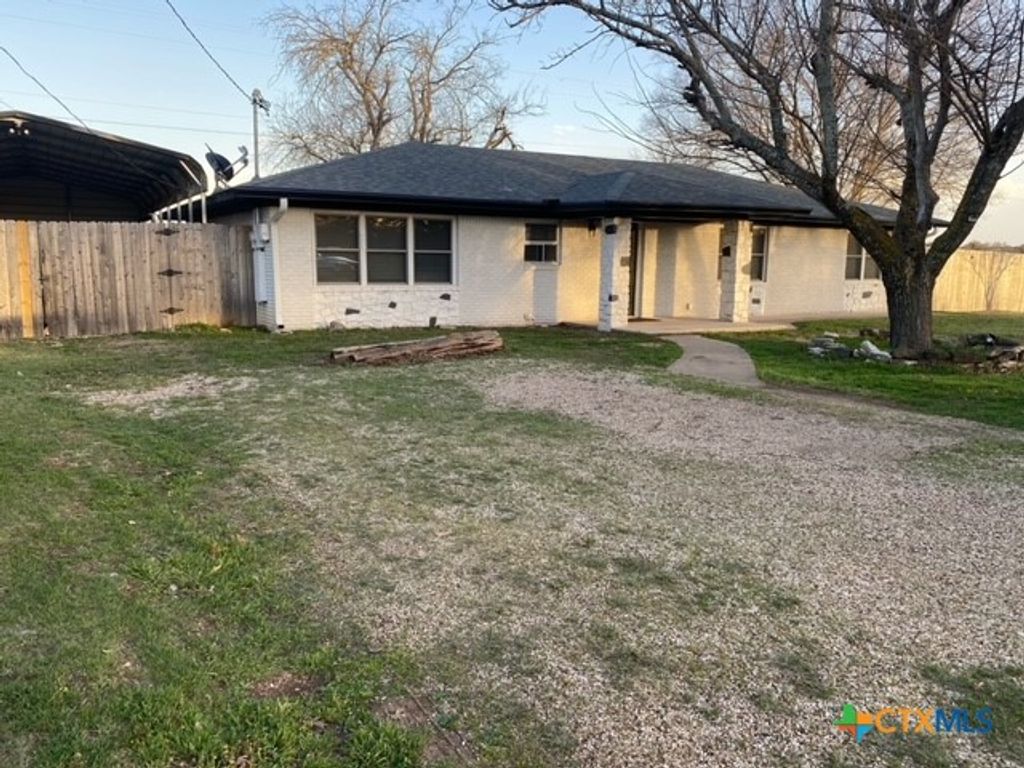 309 W Village Road, Salado, TX 76571