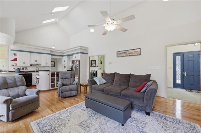 7815 N Adrian Avenue, Kansas City, MO 64151