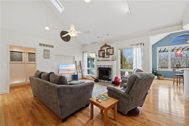 7815 N Adrian Avenue, Kansas City, MO 64151