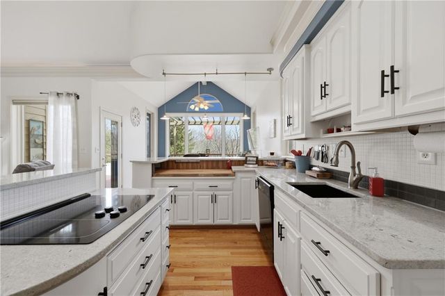 7815 N Adrian Avenue, Kansas City, MO 64151