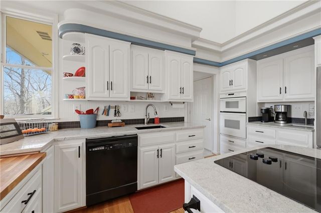 7815 N Adrian Avenue, Kansas City, MO 64151