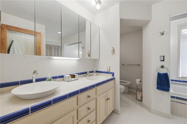 7815 N Adrian Avenue, Kansas City, MO 64151