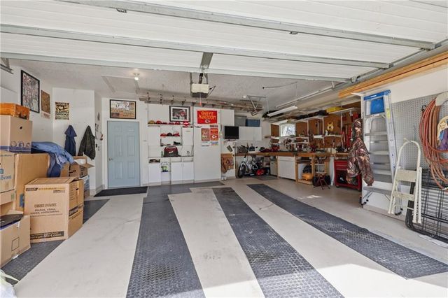 7815 N Adrian Avenue, Kansas City, MO 64151