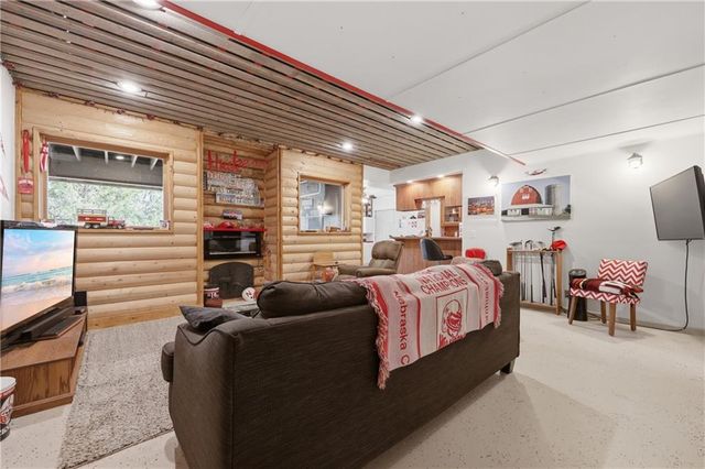 7815 N Adrian Avenue, Kansas City, MO 64151