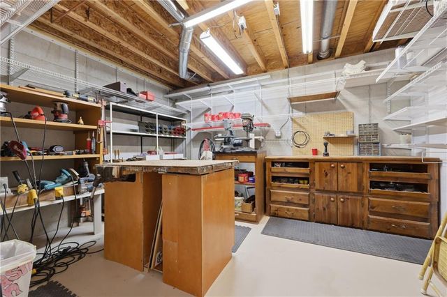 7815 N Adrian Avenue, Kansas City, MO 64151