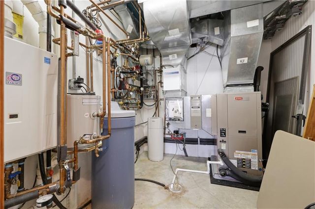 7815 N Adrian Avenue, Kansas City, MO 64151