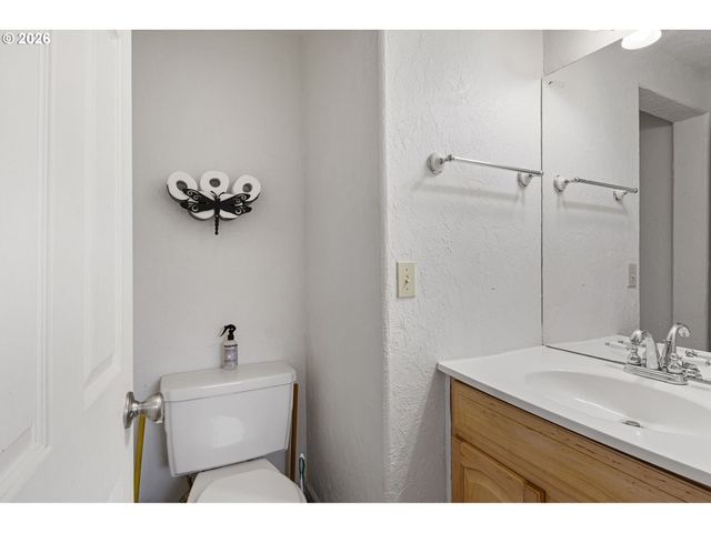 116 Ne 8TH St, Oakland, OR 97462