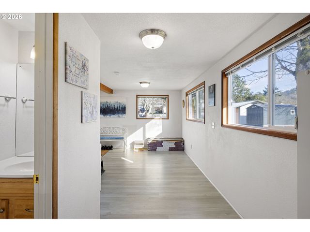 116 Ne 8TH St, Oakland, OR 97462