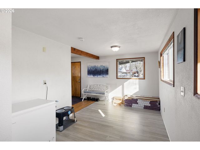 116 Ne 8TH St, Oakland, OR 97462