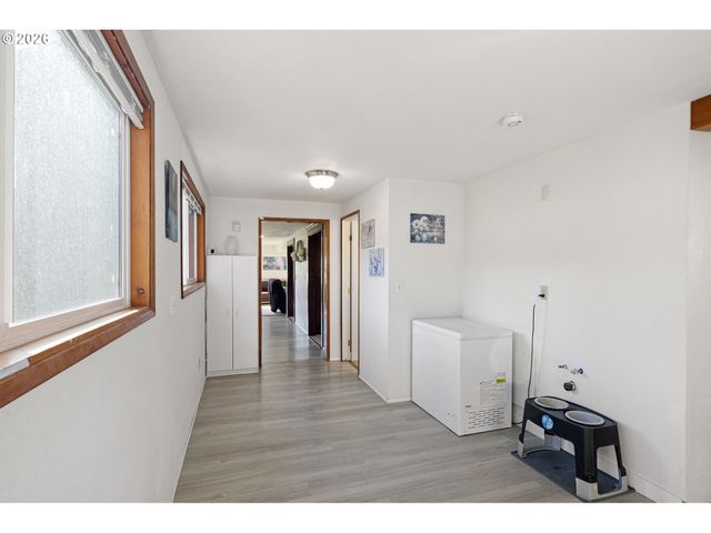 116 Ne 8TH St, Oakland, OR 97462