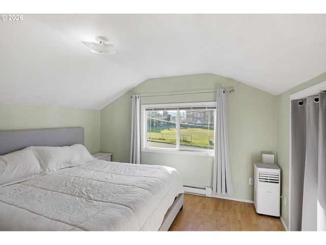 116 Ne 8TH St, Oakland, OR 97462