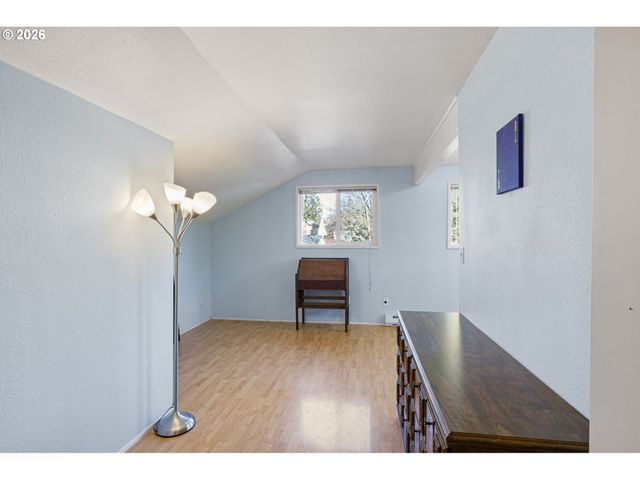 116 Ne 8TH St, Oakland, OR 97462