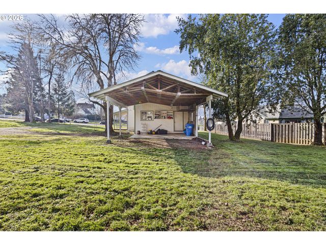 116 Ne 8TH St, Oakland, OR 97462