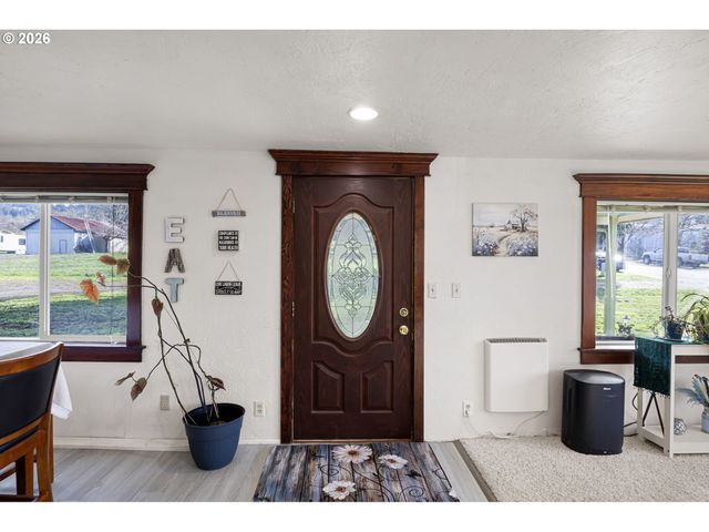 116 Ne 8TH St, Oakland, OR 97462