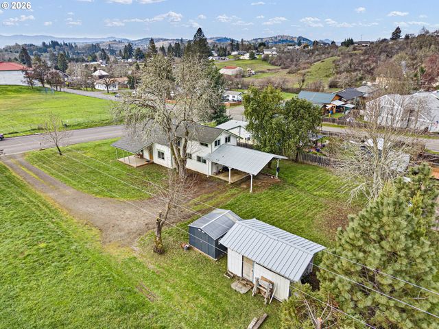 116 Ne 8TH St, Oakland, OR 97462