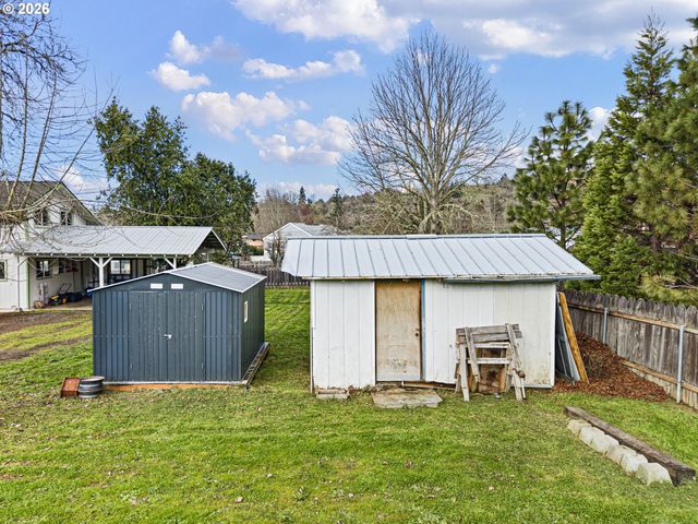 116 Ne 8TH St, Oakland, OR 97462