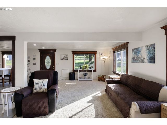 116 Ne 8TH St, Oakland, OR 97462