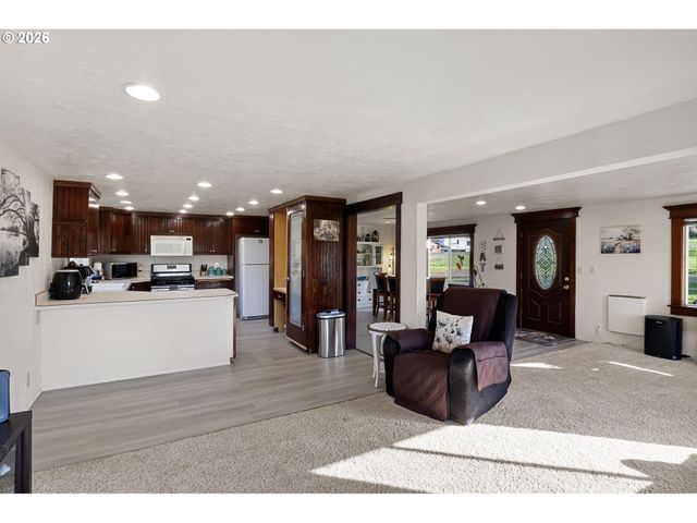 116 Ne 8TH St, Oakland, OR 97462