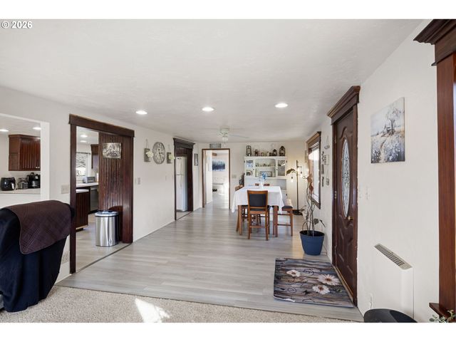 116 Ne 8TH St, Oakland, OR 97462