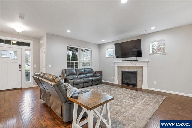 2383 Cherry Blossom Dr, Salem, OR 97304