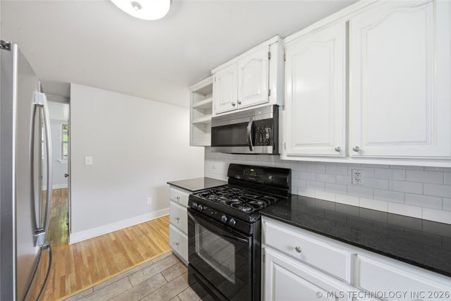 120 N Division Street E, Coweta, OK 74429