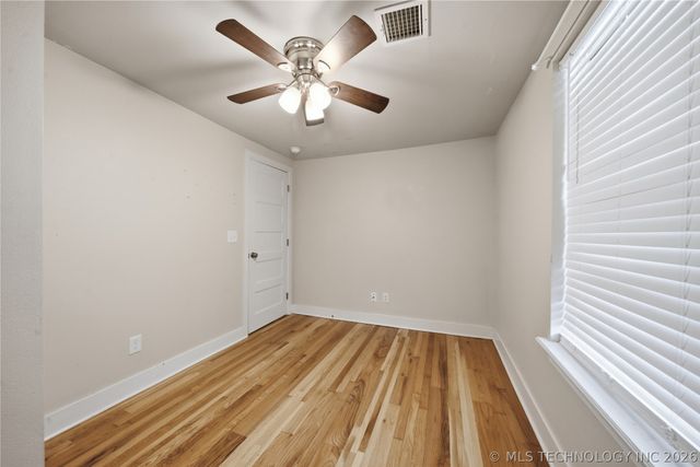 120 N Division Street E, Coweta, OK 74429