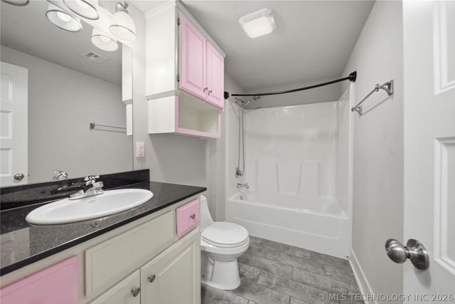 120 N Division Street E, Coweta, OK 74429