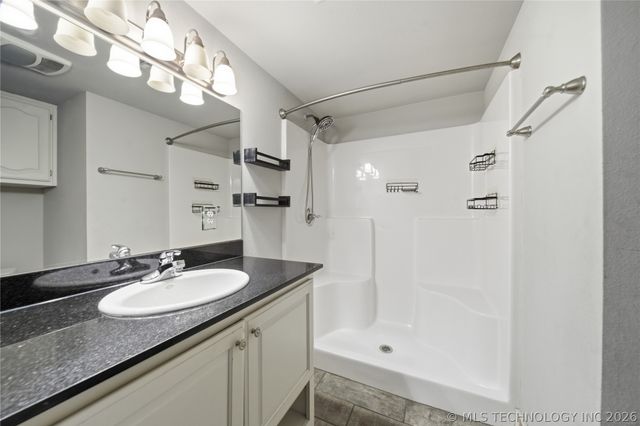 120 N Division Street E, Coweta, OK 74429