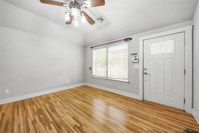 120 N Division Street E, Coweta, OK 74429