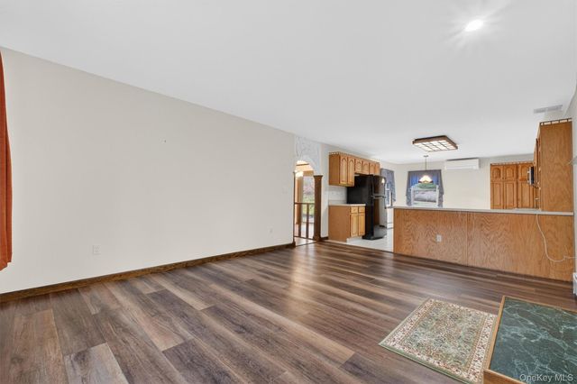 11 Dill Hill Road, Hopewell Junction, NY 12533