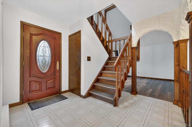 11 Dill Hill Road, Hopewell Junction, NY 12533