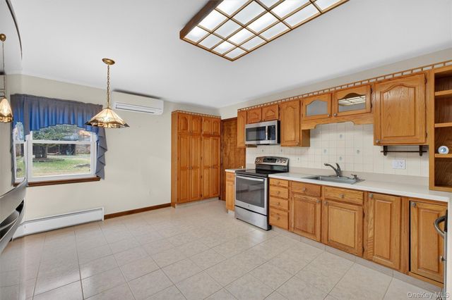 11 Dill Hill Road, Hopewell Junction, NY 12533