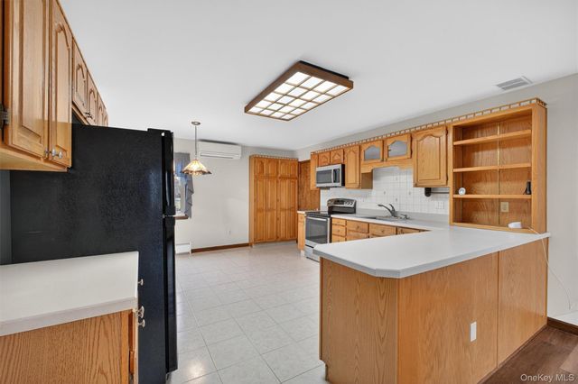 11 Dill Hill Road, Hopewell Junction, NY 12533