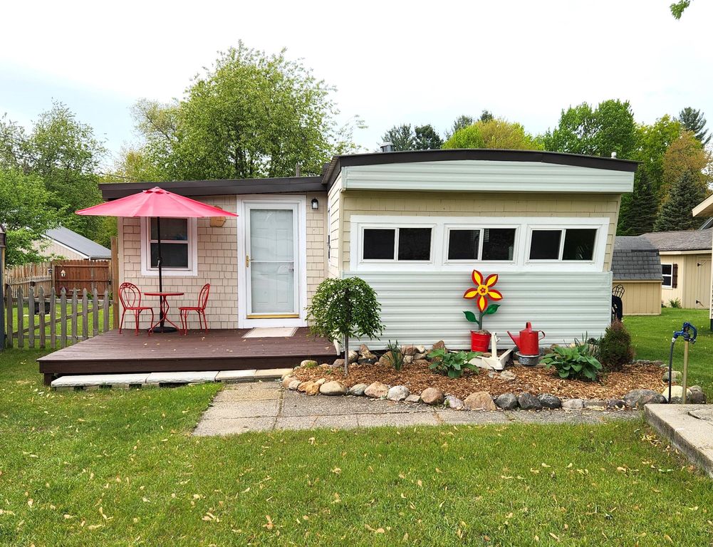 10438 Hunters Trail, Lake, MI 48632