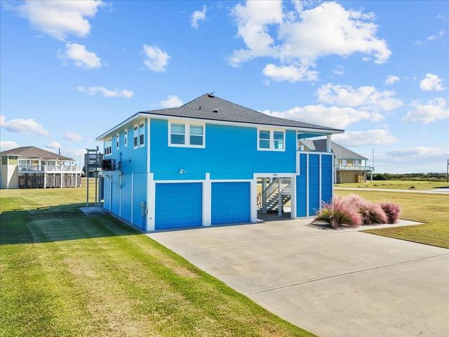 808 Pinata Drive, Crystal Beach, TX 77650