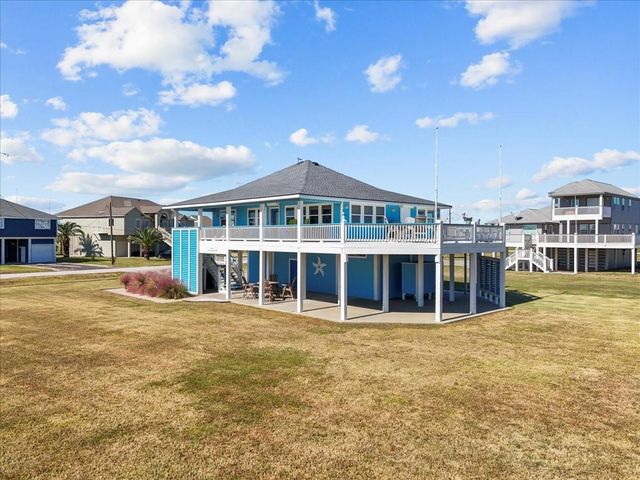 808 Pinata Drive, Crystal Beach, TX 77650