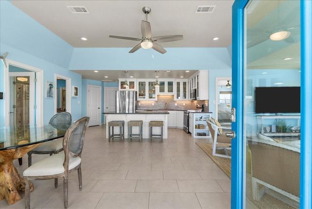 808 Pinata Drive, Crystal Beach, TX 77650