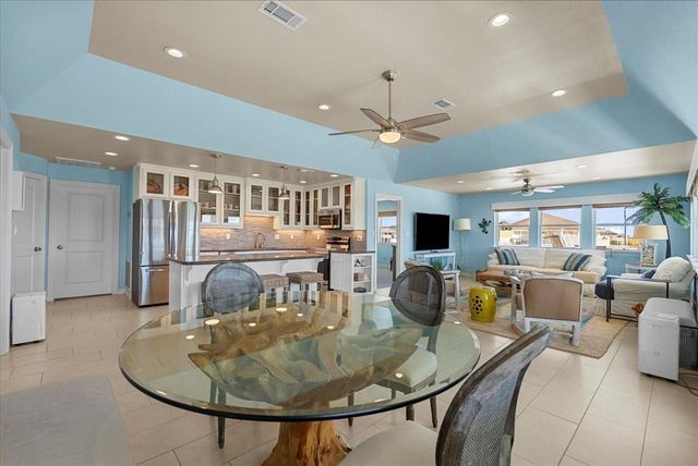 808 Pinata Drive, Crystal Beach, TX 77650