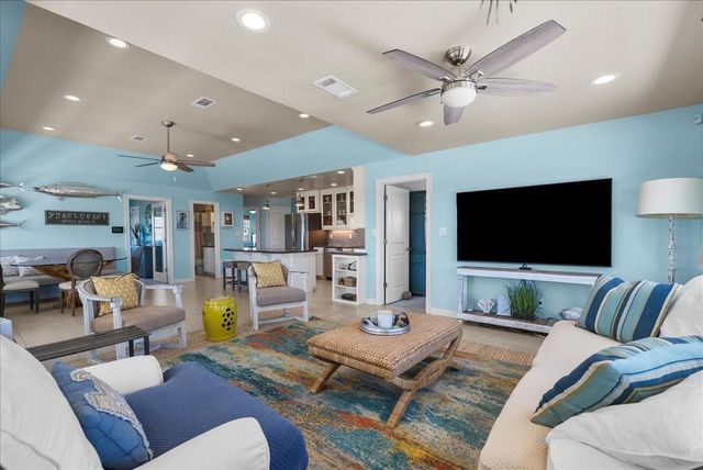 808 Pinata Drive, Crystal Beach, TX 77650