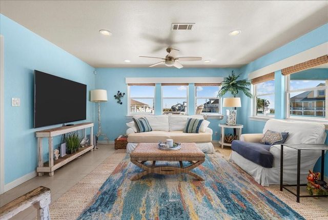 808 Pinata Drive, Crystal Beach, TX 77650