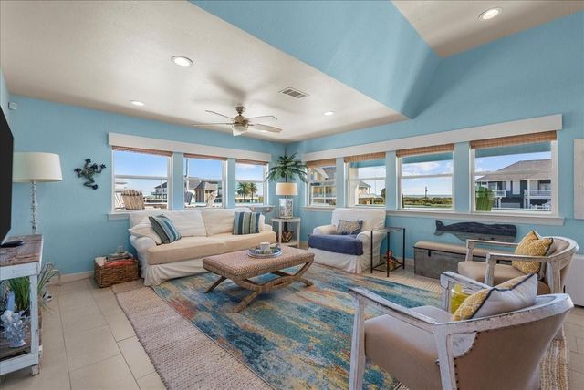 808 Pinata Drive, Crystal Beach, TX 77650