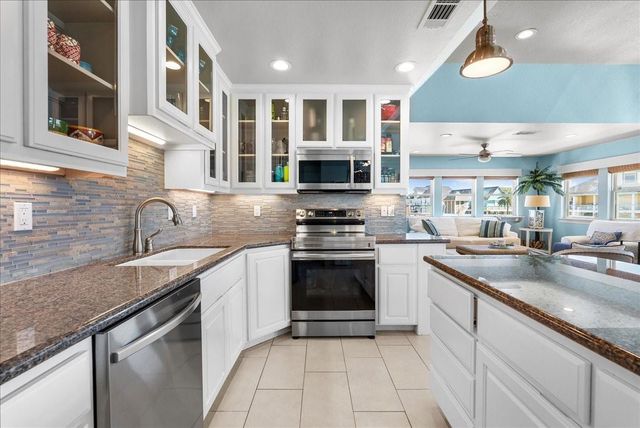 808 Pinata Drive, Crystal Beach, TX 77650