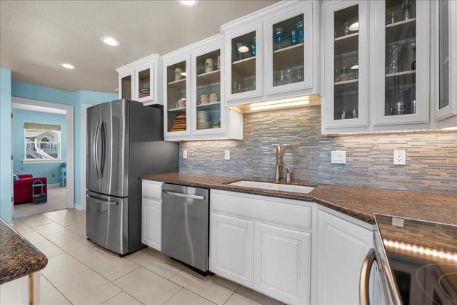 808 Pinata Drive, Crystal Beach, TX 77650