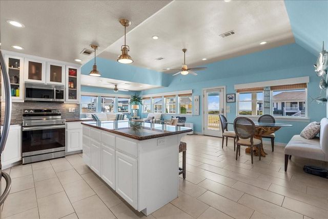 808 Pinata Drive, Crystal Beach, TX 77650