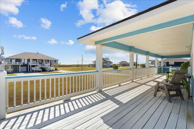 808 Pinata Drive, Crystal Beach, TX 77650