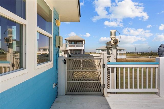 808 Pinata Drive, Crystal Beach, TX 77650