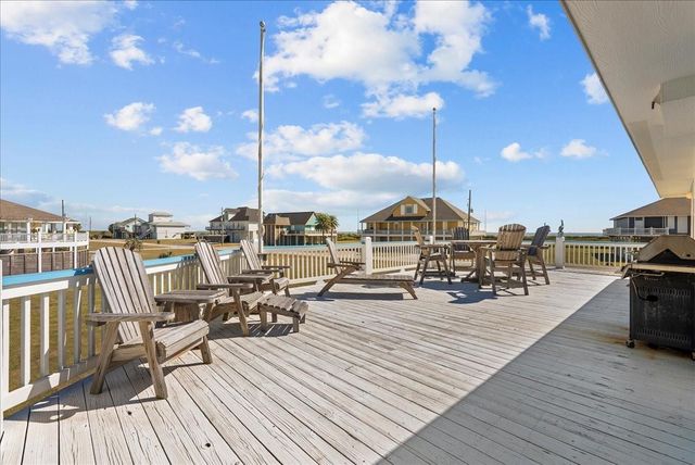 808 Pinata Drive, Crystal Beach, TX 77650