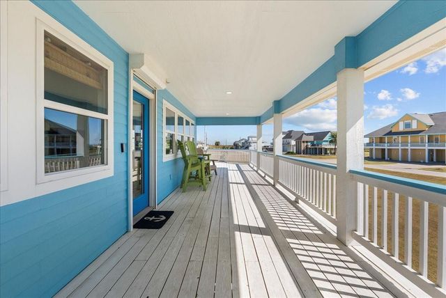 808 Pinata Drive, Crystal Beach, TX 77650