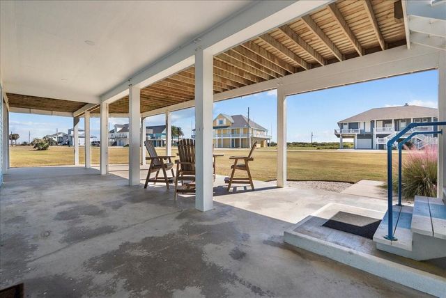 808 Pinata Drive, Crystal Beach, TX 77650